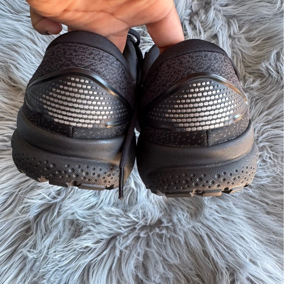 Brooks women’s  running shoes size 9.5 - Picture 5 of 5